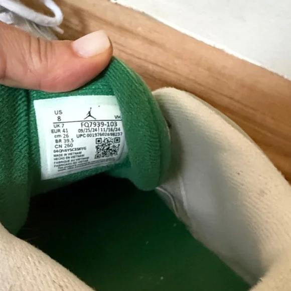 Nike Air Jordan 4 RM White and Green Sneakers - Picture 6 of 6